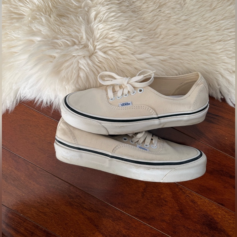 Vans Authentic Shoes. Off-White Canvas.